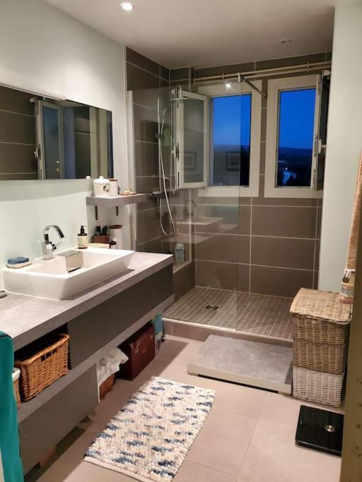 Lou Beach Home 75 M2 A 300 M De La Plage Avec Vue Mer La Ciotat Luaran gambar